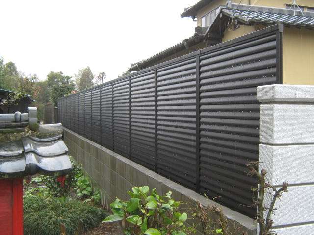 埼玉県 加須市 フェンス工事　ハイタイプの目隠しフェンス